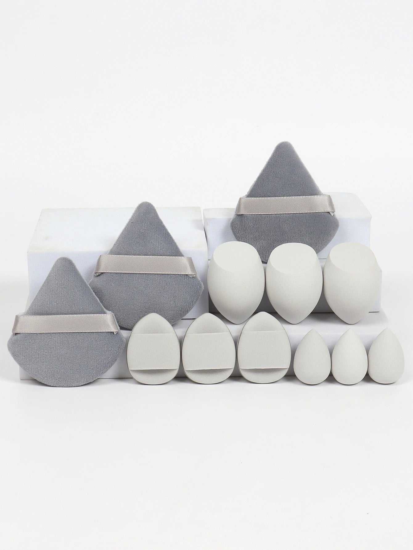 12-Piece All-Purpose Sponge Set, Made of 3 Loose Powder Puffs, 3 Mini Air Cushion Puffs, 3 Beauty Eggs and 3 Mini Beauty